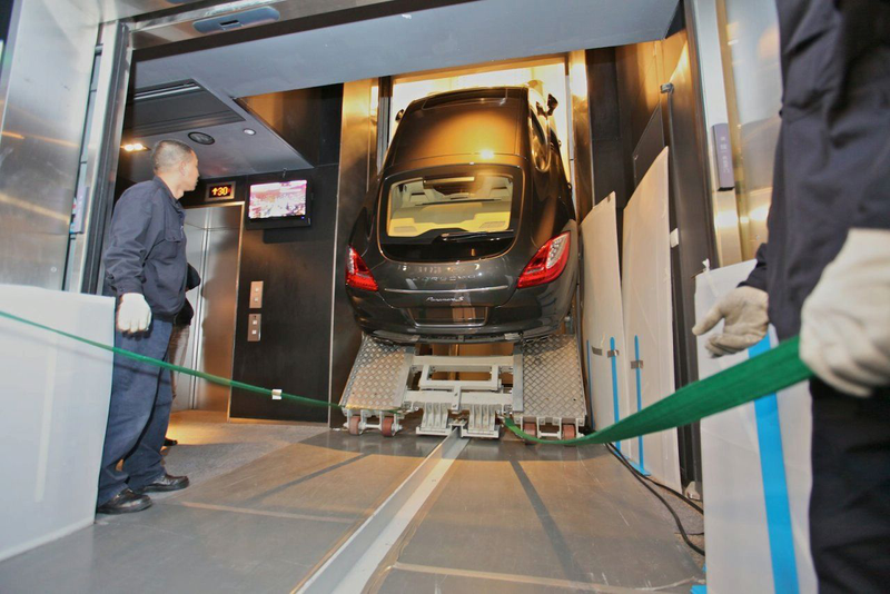 Illustration for article titled Porsche Panamera Takes Elevator To 94th Floor